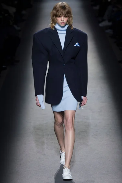 Look 24